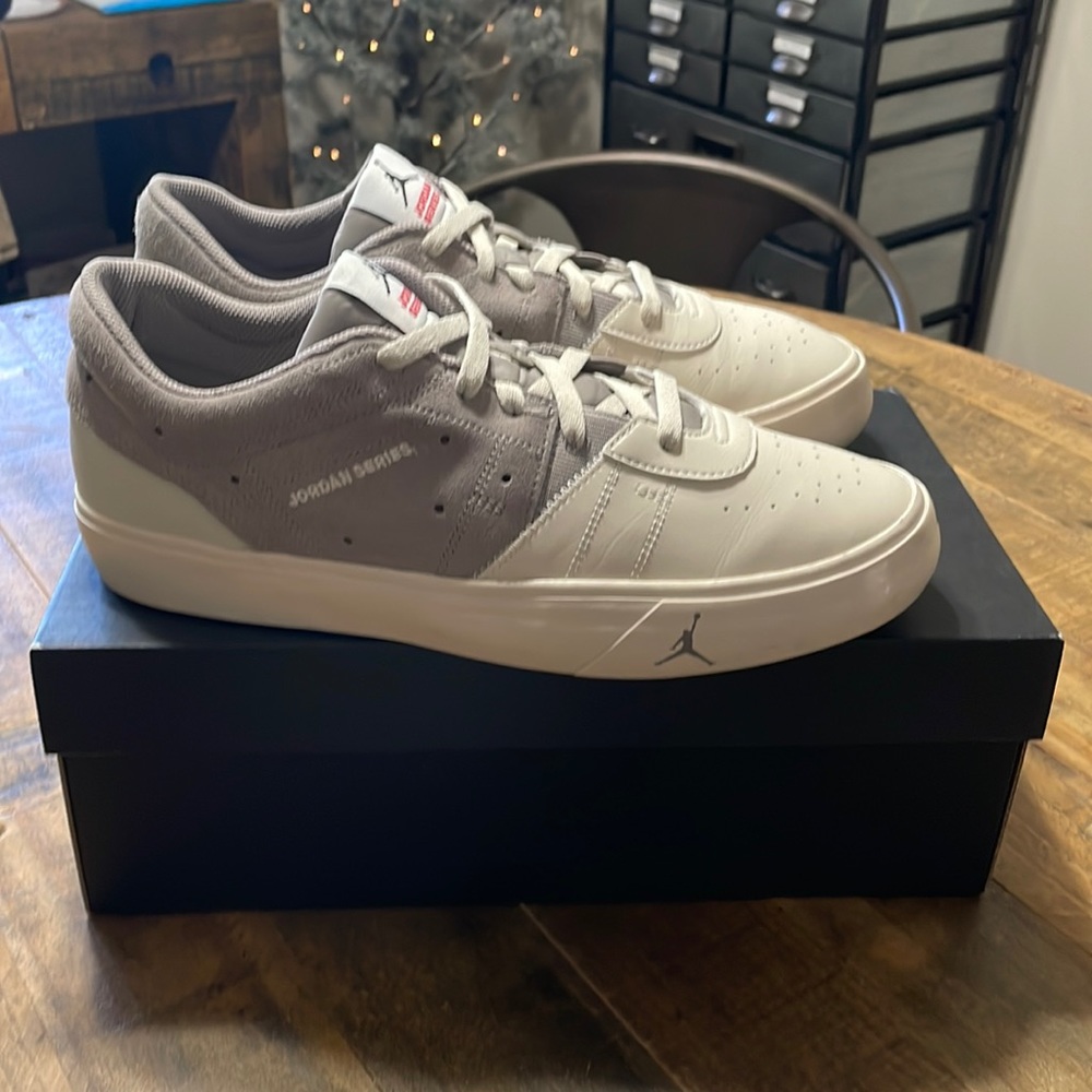EUC Jordan Series ES size 10.5